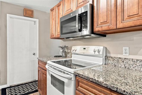 House in Altamonte Springs, Florida 4 bedrooms, 146.41 sq.m. № 2402774 - photo 21