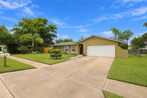House in Altamonte Springs, Florida 4 bedrooms, 146.41 sq.m. № 2402774 - photo 3