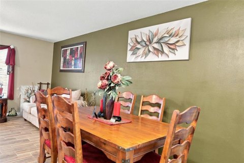 House in Altamonte Springs, Florida 4 bedrooms, 146.41 sq.m. № 2402774 - photo 9