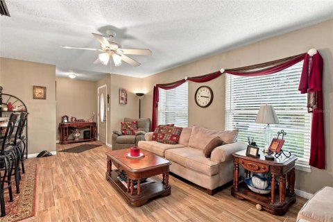 House in Altamonte Springs, Florida 4 bedrooms, 146.41 sq.m. № 2402774 - photo 7