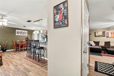 House in Altamonte Springs, Florida 4 bedrooms, 146.41 sq.m. № 2402774 - photo 6