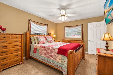 House in Altamonte Springs, Florida 4 bedrooms, 146.41 sq.m. № 2402774 - photo 15