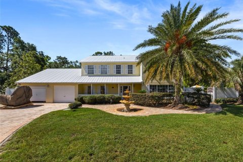 House in Clermont, Florida 4 bedrooms, 242.66 sq.m. № 1795695 - photo 1