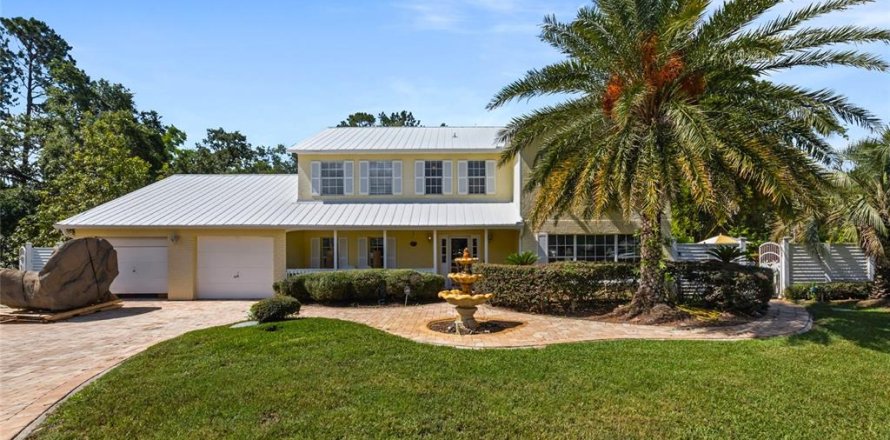 House in Clermont, Florida 4 bedrooms, 242.66 sq.m. № 1795695