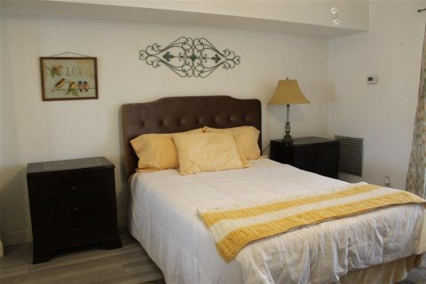Condominio en venta en Kenneth City, Florida, 1 dormitorio, 60.57 m2 № 1870773 - foto 27
