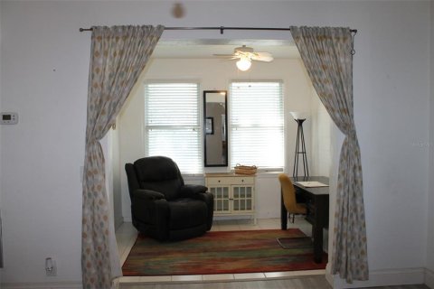 Condominio en venta en Kenneth City, Florida, 1 dormitorio, 60.57 m2 № 1870773 - foto 4