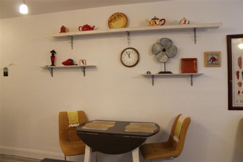 Condominio en venta en Kenneth City, Florida, 1 dormitorio, 60.57 m2 № 1870773 - foto 16