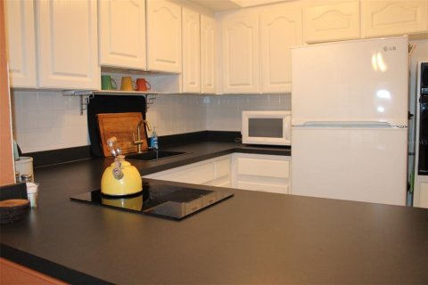 Condominio en venta en Kenneth City, Florida, 1 dormitorio, 60.57 m2 № 1870773 - foto 13