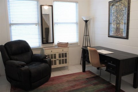 Condominio en venta en Kenneth City, Florida, 1 dormitorio, 60.57 m2 № 1870773 - foto 17