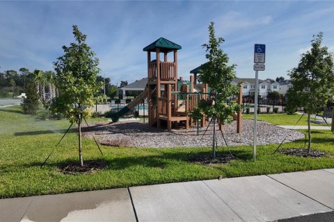 Townhouse in Davenport, Florida 3 bedrooms, 137.22 sq.m. № 1918416 - photo 13