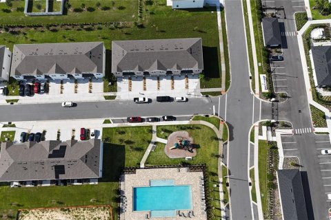 Townhouse in Davenport, Florida 3 bedrooms, 137.22 sq.m. № 1918416 - photo 10