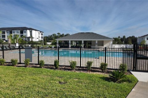 Townhouse in Davenport, Florida 3 bedrooms, 137.22 sq.m. № 1918416 - photo 16