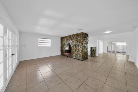 Casa en venta en Miami, Florida, 5 dormitorios, 218.51 m2 № 2000280 - foto 9