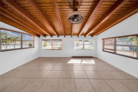 Casa en venta en Miami, Florida, 5 dormitorios, 218.51 m2 № 2000280 - foto 24