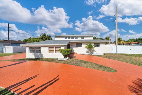 Casa en venta en Miami, Florida, 5 dormitorios, 218.51 m2 № 2000280 - foto 6