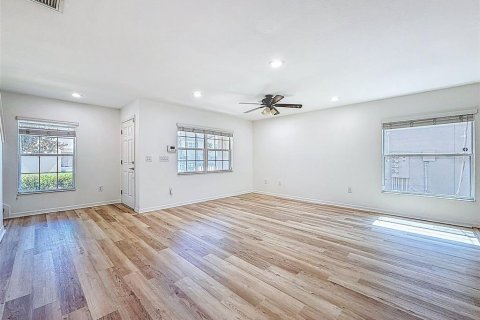 Touwnhouse à vendre à Wesley Chapel, Floride: 3 chambres, 153.29 m2 № 2229989 - photo 10