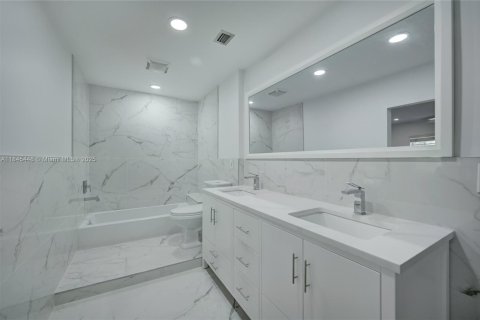 Condominio en venta en Delray Beach, Florida, 3 dormitorios, 204.76 m2 № 1842538 - foto 17