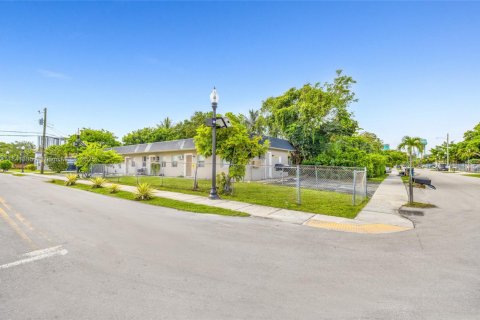 Propiedad comercial en venta en Fort Lauderdale, Florida, 179.86 m2 № 1977674 - foto 7