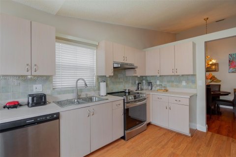 House in Margate, Florida 3 bedrooms, 145.02 sq.m. № 2040281 - photo 8