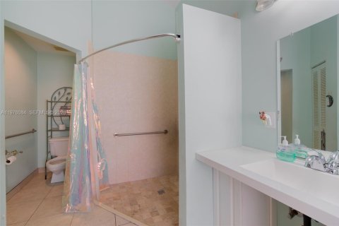 House in Margate, Florida 3 bedrooms, 145.02 sq.m. № 2040281 - photo 15