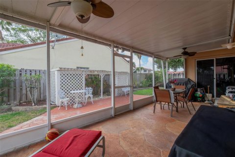 House in Margate, Florida 3 bedrooms, 145.02 sq.m. № 2040281 - photo 11