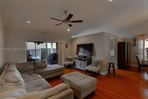 House in Margate, Florida 3 bedrooms, 145.02 sq.m. № 2040281 - photo 6