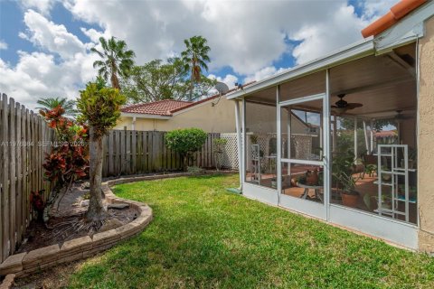 House in Margate, Florida 3 bedrooms, 145.02 sq.m. № 2040281 - photo 22