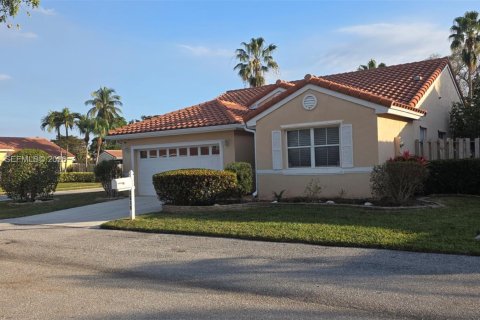 House in Margate, Florida 3 bedrooms, 145.02 sq.m. № 2040281