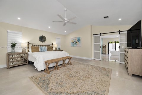 House in Miami, Florida 5 bedrooms, 418.06 sq.m. № 1841127 - photo 26