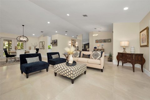 House in Miami, Florida 5 bedrooms, 418.06 sq.m. № 1841127 - photo 3