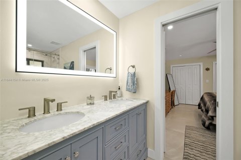 House in Miami, Florida 5 bedrooms, 418.06 sq.m. № 1841127 - photo 19