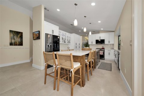 House in Miami, Florida 5 bedrooms, 418.06 sq.m. № 1841127 - photo 8