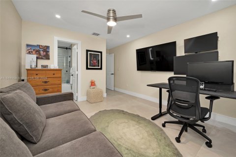 House in Miami, Florida 5 bedrooms, 418.06 sq.m. № 1841127 - photo 14
