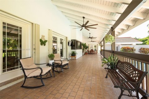 House in Miami, Florida 5 bedrooms, 418.06 sq.m. № 1841127 - photo 30