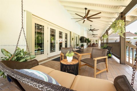 House in Miami, Florida 5 bedrooms, 418.06 sq.m. № 1841127 - photo 29