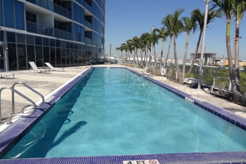 Condominio en venta en Miami, Florida, 1 dormitorio, 70.7 m2 № 2075273 - foto 14