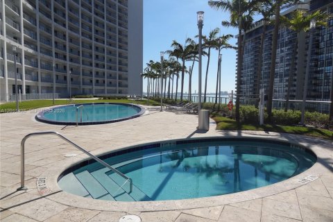 Condominio en venta en Miami, Florida, 1 dormitorio, 70.7 m2 № 2075273 - foto 18