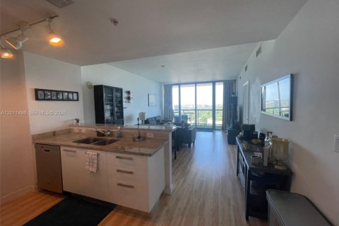 Condominio en venta en Miami, Florida, 1 dormitorio, 70.7 m2 № 2075273 - foto 8