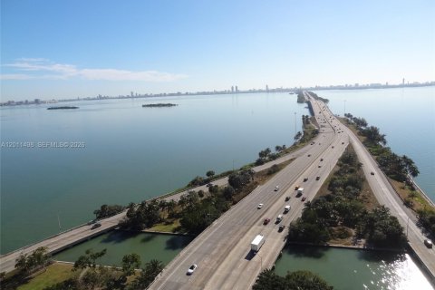 Condominio en venta en Miami, Florida, 1 dormitorio, 70.7 m2 № 2075273 - foto 27
