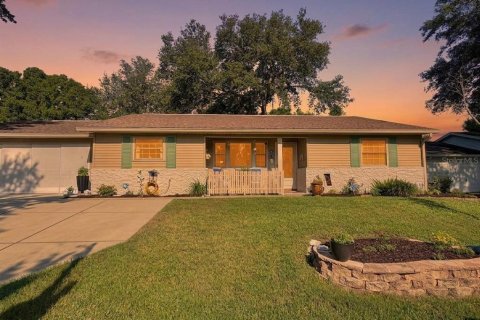 House in Ocala, Florida 3 bedrooms, 145.3 sq.m. № 2196598