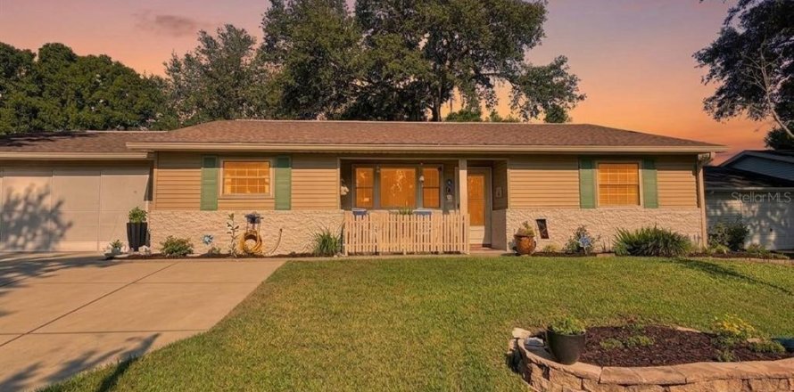 House in Ocala, Florida 3 bedrooms, 145.3 sq.m. № 2196598
