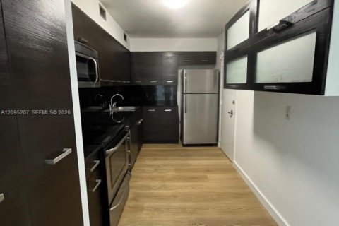 Copropriété à louer à Miami Beach, Floride: 1 chambre, 84.54 m2 № 2384709 - photo 3