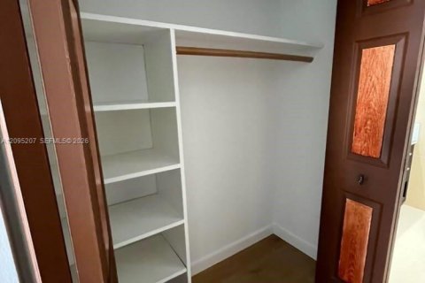Copropriété à louer à Miami Beach, Floride: 1 chambre, 84.54 m2 № 2384709 - photo 11