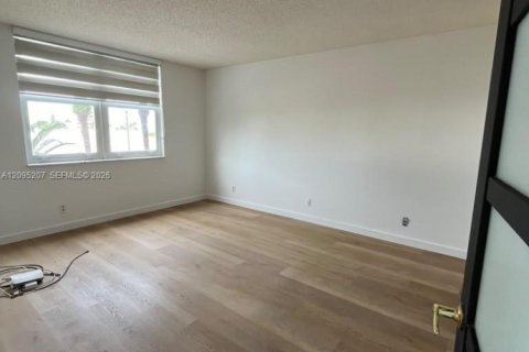 Copropriété à louer à Miami Beach, Floride: 1 chambre, 84.54 m2 № 2384709 - photo 16