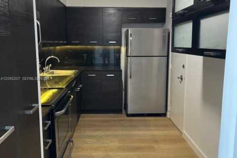 Copropriété à louer à Miami Beach, Floride: 1 chambre, 84.54 m2 № 2384709 - photo 4