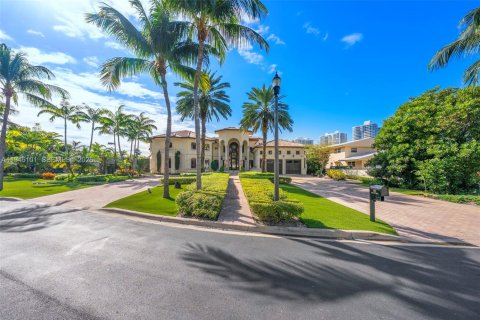 Casa en venta en Golden Beach, Florida, 7 dormitorios, 761.52 m2 № 2002443 - foto 2