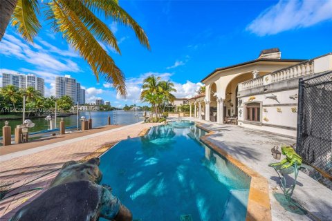 Casa en venta en Golden Beach, Florida, 7 dormitorios, 761.52 m2 № 2002443 - foto 27