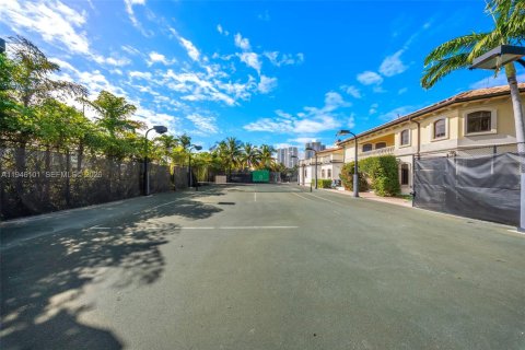 Casa en venta en Golden Beach, Florida, 7 dormitorios, 761.52 m2 № 2002443 - foto 29