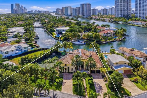 Casa en Golden Beach, Florida 7 dormitorios, 761.52 m2 № 2002443