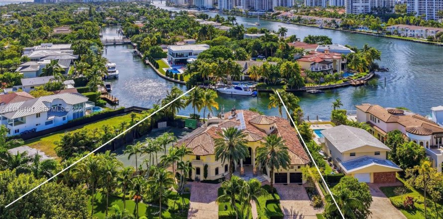 Casa en Golden Beach, Florida 7 dormitorios, 761.52 m2 № 2002443